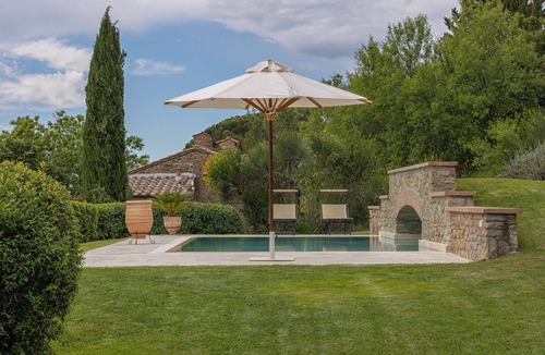 Cortona Villa | Villa Mulinoavento with magnificent view 5 minutes walking downtown
