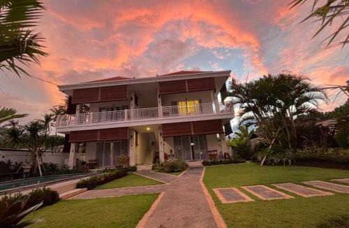 Purwakerti House | Villa Nah Amed