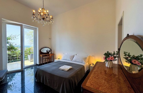 Santa Caterina Apartment | Villa Nauna - Villa house with panoramic terrace facing the sea