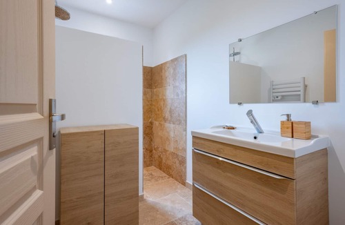 Saint-Saturnin-les-Apt Villa | Villa Neuve Avec Piscine Dans la Provence !