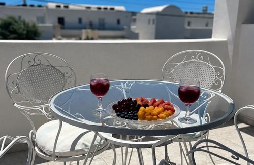 Perissa Apartment | Villa Nefeli