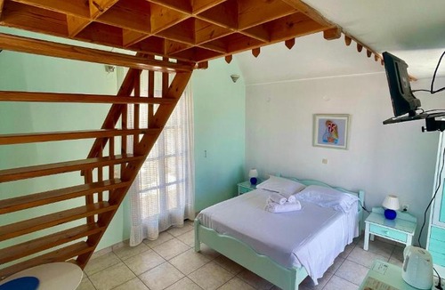 Perissa Apartment | Villa Nefeli