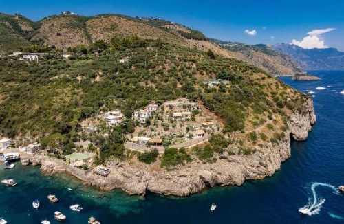 Marina del Cantone Villa | Villa Neranite Nerano Bay Views Pool & Jacuzzi by Feeling Italy