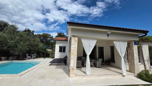 Omisalj Villa | Villa Nevera