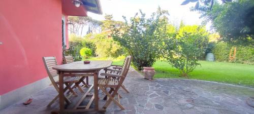 Zona XXX Castel Fusano Villa | Villa Ninfea wonderful garden, business & relax