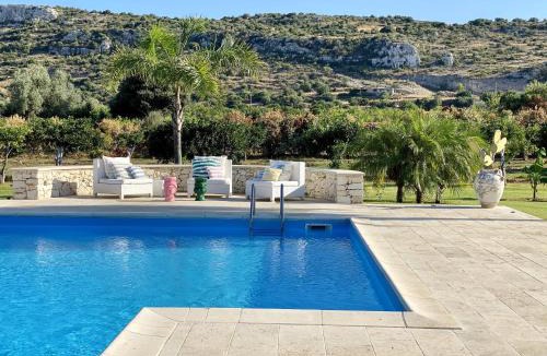 Floridia Villa | Villa Nivara