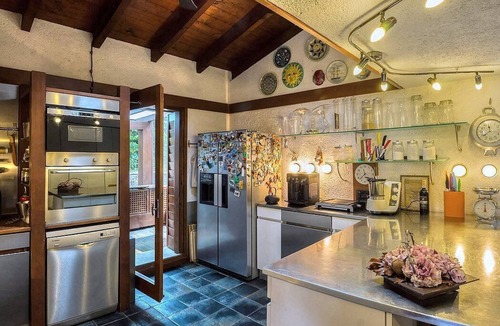 Ispra Villa | Villa Nivora: An elegant and welcoming two-story villa located right on the Lake Maggiore, with Free WI-FI.