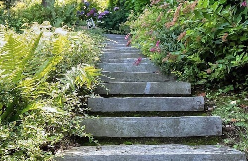 Ispra Villa | Villa Nivora: An elegant and welcoming two-story villa located right on the Lake Maggiore, with Free WI-FI.