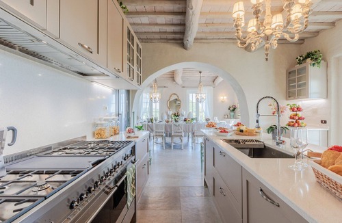 Capannori Villa | Villa Noa, Romantic 8 bedroom Luxury Farmhouse with Private Pool on the Lucca Hills