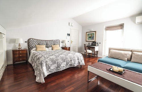 Ravenna House | Villa Noctis