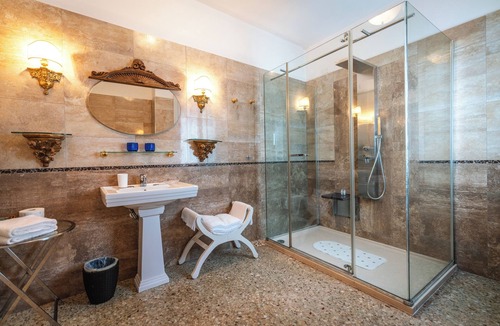 Ravenna House | Villa Noctis
