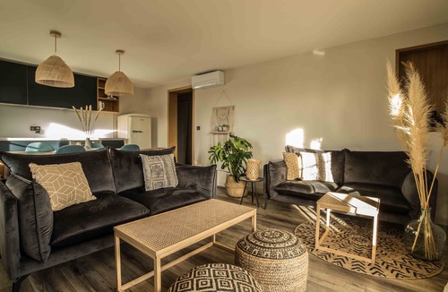Sainte-Maxime Cottage | VILLA NONNA/90m2, 3 bedrooms, 50m2 terrace, griddle, free Wifi and Netflix