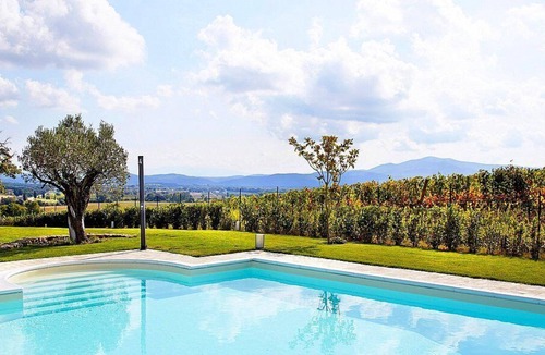 Roccastrada Villa | Villa Norma, fully refundable with voucher*: An elegant and welcoming two-story villa located on top of a small hill, with Free WI-FI.