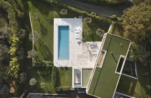 Mougins Cabin | Villa Nova