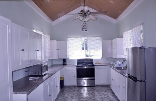 Discovery Bay Villa | Villa Oasis: Modern/Private Beach/Oceanfront