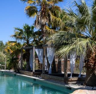 Calvisson Hotel | Villa Occitana