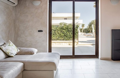 Ognina Villa | Villa Ognina Dependance II with pool by Wonderful Italy