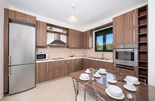 Gerani Villa | Villa Olive - Four Bedroom Villa, Sleeps 7