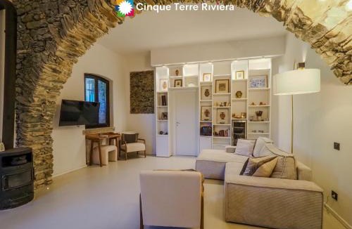 Corniglia Villa | Villa Olive Mill Terra Rossa