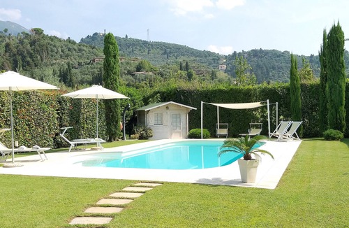 Capezzano Pianore Villa | Villa Oliveta between sea and hills with private pool
