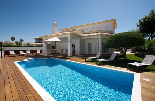 Gale Villa | Villa on Gale Beach with a view of Vila Joya