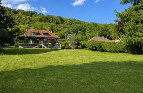 Nandy Villa | Villa on the banks of the Seine, 45 minutes from Paris
