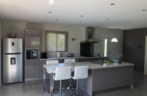 Sollies-Ville Villa | Villa overlooking the hill between Hyeres and St Tropez