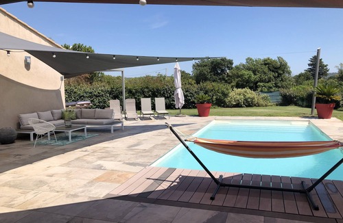 Sollies-Ville Villa | Villa overlooking the hill between Hyeres and St Tropez