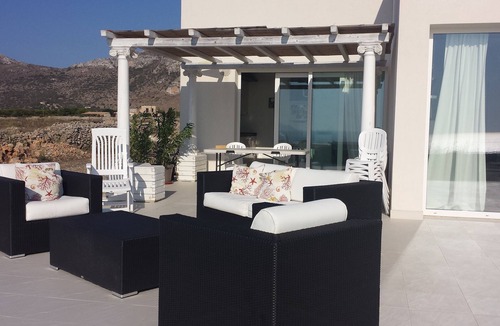 Favignana Villa | Villa overlooking the sea and Marettimo
