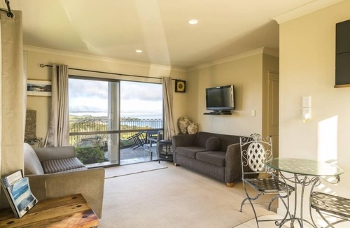 Omiha Apartment | Villa Pacifica 2bdrm Apartment: Free car/transfers