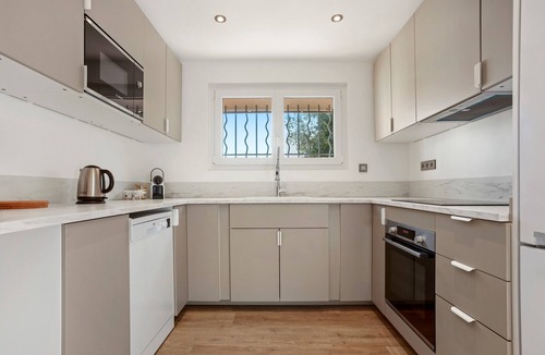 Les Issambres Villa | Villa 'Palmier' with Sea View, Wi-Fi and Air Conditioning