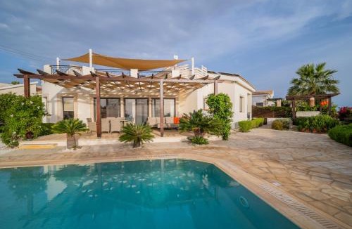 Kouklia Villa | Villa Panorama - Stunning views in villa with hot tub, pool, garden