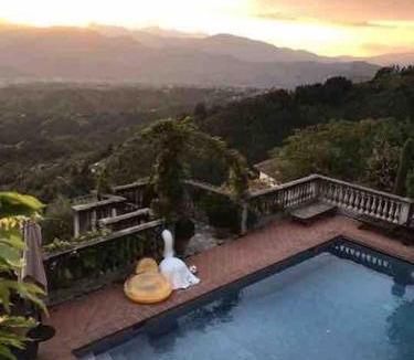 Coreglia Antelminelli Apartment | Villa Paradiso,stunning views ac heated pool