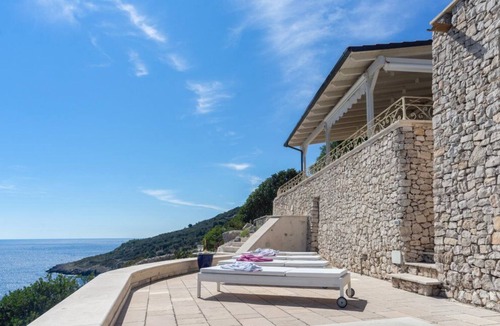 Corsano Villa | Villa Paradisio overlooking the cliff
