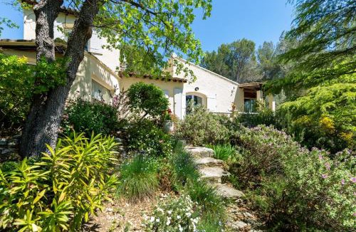 Cabrieres-d'Avignon Villa | Villa Parisot