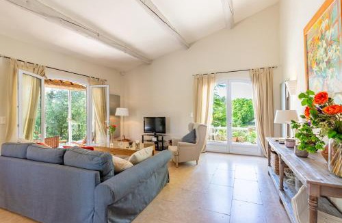 Cabrieres-d'Avignon Villa | Villa Parisot