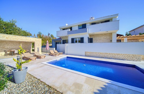 Risika House | Villa Patrizia – Your dream holiday on Krk starts here!
