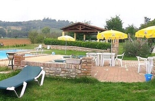 Montone House | Villa Pavone A: A welcoming two-story apartment that is part of a villa surrounded by the greenery, with Free WI-FI.