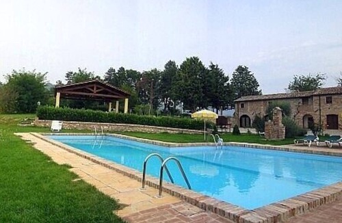 Montone House | Villa Pavone C: A welcoming two-story apartment surrounded by the greenery, with Free WI-FI.