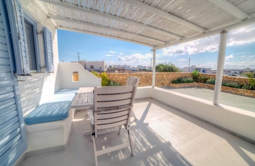 Koufonisia Apartment | Villa "Peitho" with Private Terrace, Wi-Fi and Air Conditioning