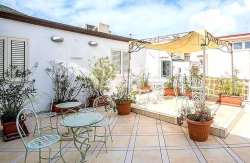 Ischia Porto House | Villa Peonia A: A welcoming apartment which faces the sun and the sea, with Free WI-FI.