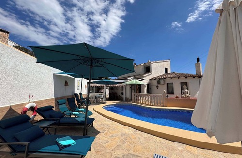 Urbanitzacio la Fustera Villa | Villa Peonia Summary: