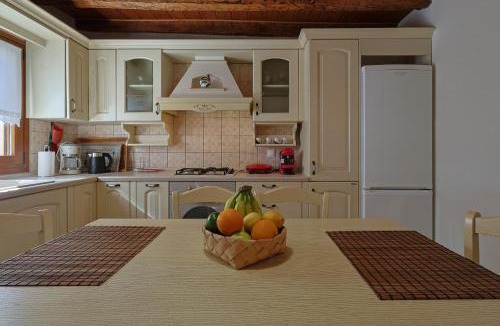 Katerini Villa | VILLA PEPONI Spacious Traditional Villa with Garden - BBQ & Private Parking