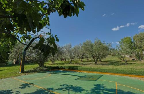 Katerini Villa | VILLA PEPONI Spacious Traditional Villa with Garden - BBQ & Private Parking