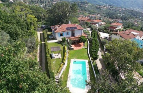 Corsanico Villa | Villa Pera