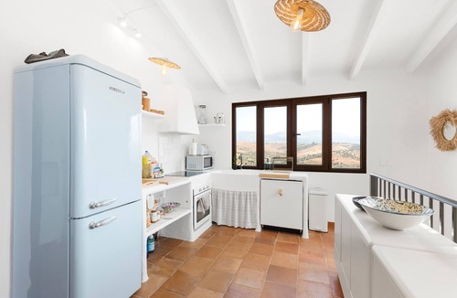 Cutar Villa | Villa 'Perruchena' with Mountain View, Wi-Fi and Air Conditioning