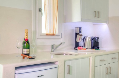 Koufonisia Apartment | Villa 'Perseis' with Private Terrace, Wi-Fi and Air Conditioning