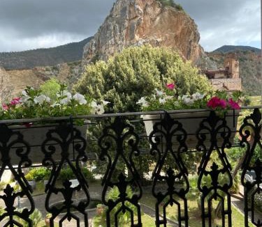 Caprona House | Villa Petri