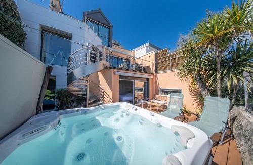 Larmor-Plage House | Villa pieds dans l'eau - vue mer & jacuzzi