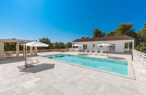 Maruggio Villa | Villa Pietraviva by Perle di Puglia